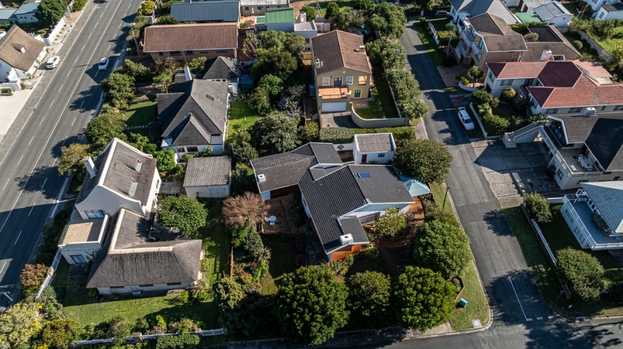 4 Bedroom Property for Sale in Voelklip Western Cape